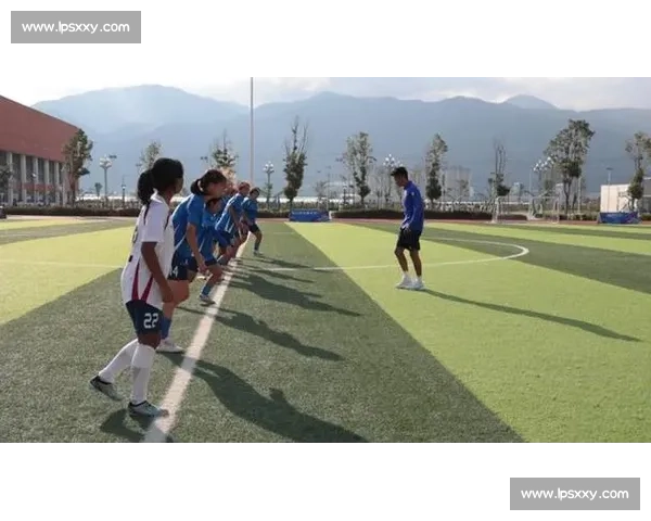 门神” 某色石布:用热爱架起两代足球桥